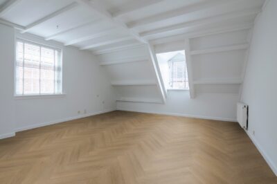 Visgraat Vtwonen sunkissed walvisgraat PVC vloer van Stile Floors – warme houtlook voor huiselijke ruimtes.