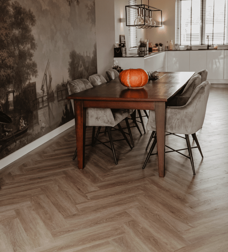 Julia donker eiken walvisgraat Visgraat XL PVC vloer van Stile Floors – stijlvol en duurzaam van Stile Floors.