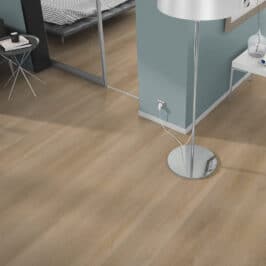 Stroken Vivian rustiek eiken PVC vloer van Stile Floors – warme houtlook voor huiselijke ruimtes.