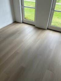 Stroken Julia gerookt eiken PVC vloer van Stile Floors – stijlvol en duurzaam van Stile Floors.