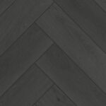 Visgraat XL Sophia zwartgrijs eiken walvisgraat PVC vloer van Stile Floors – realistische houtlook voor woonkamer en slaapkamer.