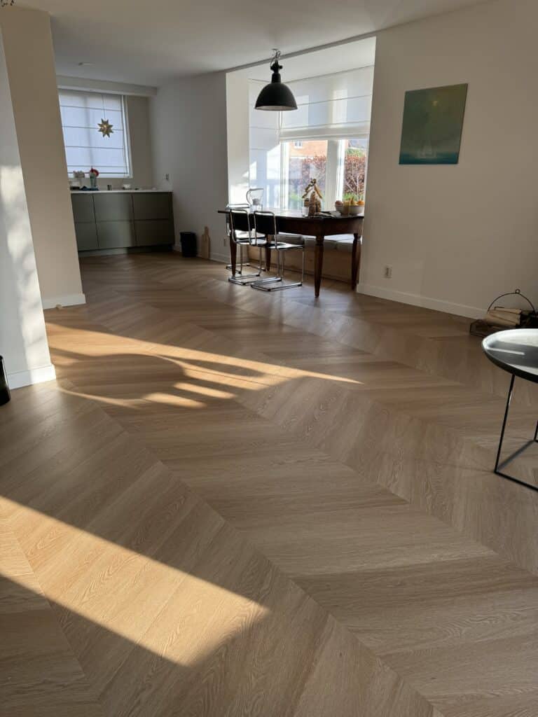 Hongaarse punt Vivian warm bruin eiken