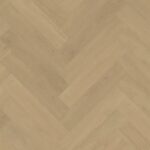 Core beige eiken walvisgraat Visgraat XL PVC vloer van Stile Floors – realistische houtlook voor woonkamer en slaapkamer.