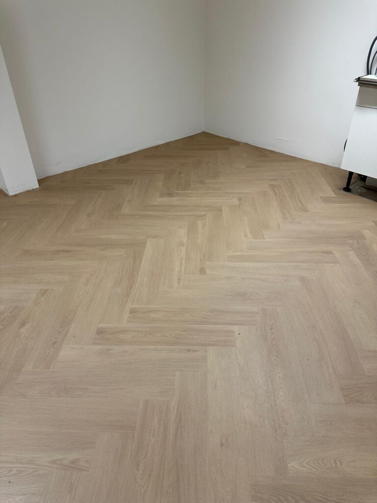 Core beige eiken visgraat PVC vloer