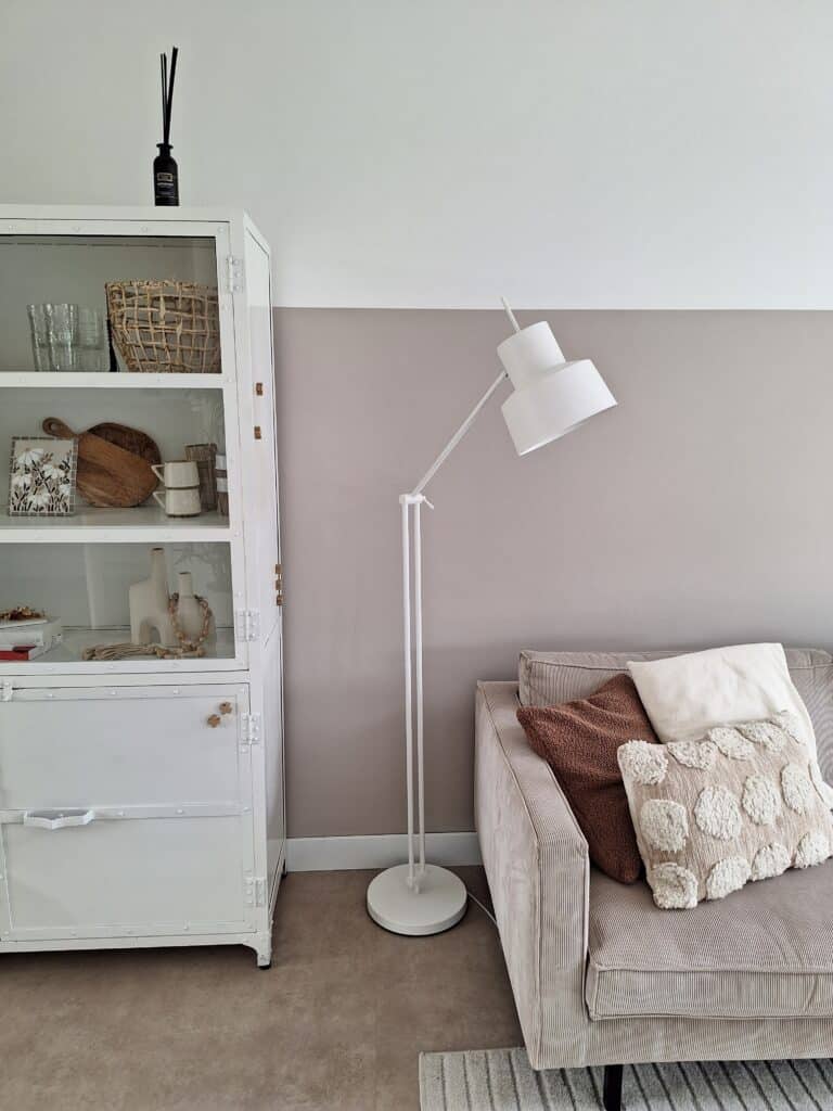 Visgraat XL VTwonen basic sand PVC vloer van Stile Floors – realistische houtlook voor woonkamer en slaapkamer.