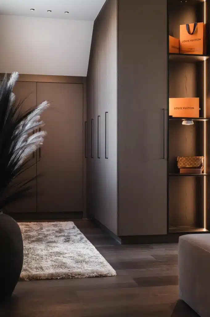 Stroken Sophia zwartgrijs eiken PVC vloer van Stile Floors – realistische houtlook voor woonkamer en slaapkamer.