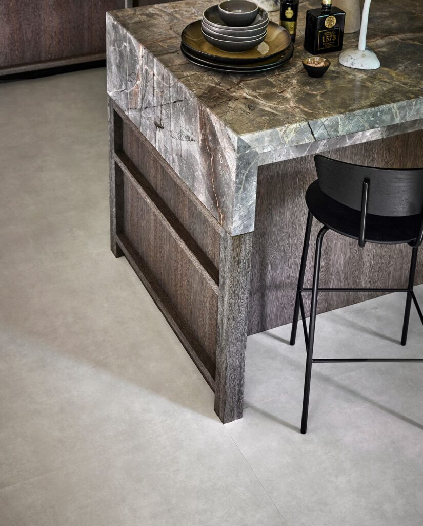 Vloertegel VTwonen basic naturel PVC vloer van Stile Floors – warme houtlook voor huiselijke ruimtes.