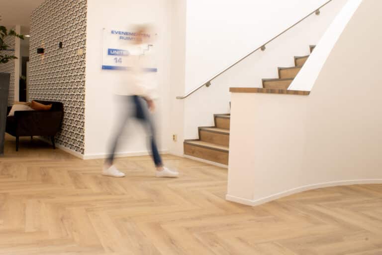 Sophia beige eiken walvisgraat samsam offices Amsterdam