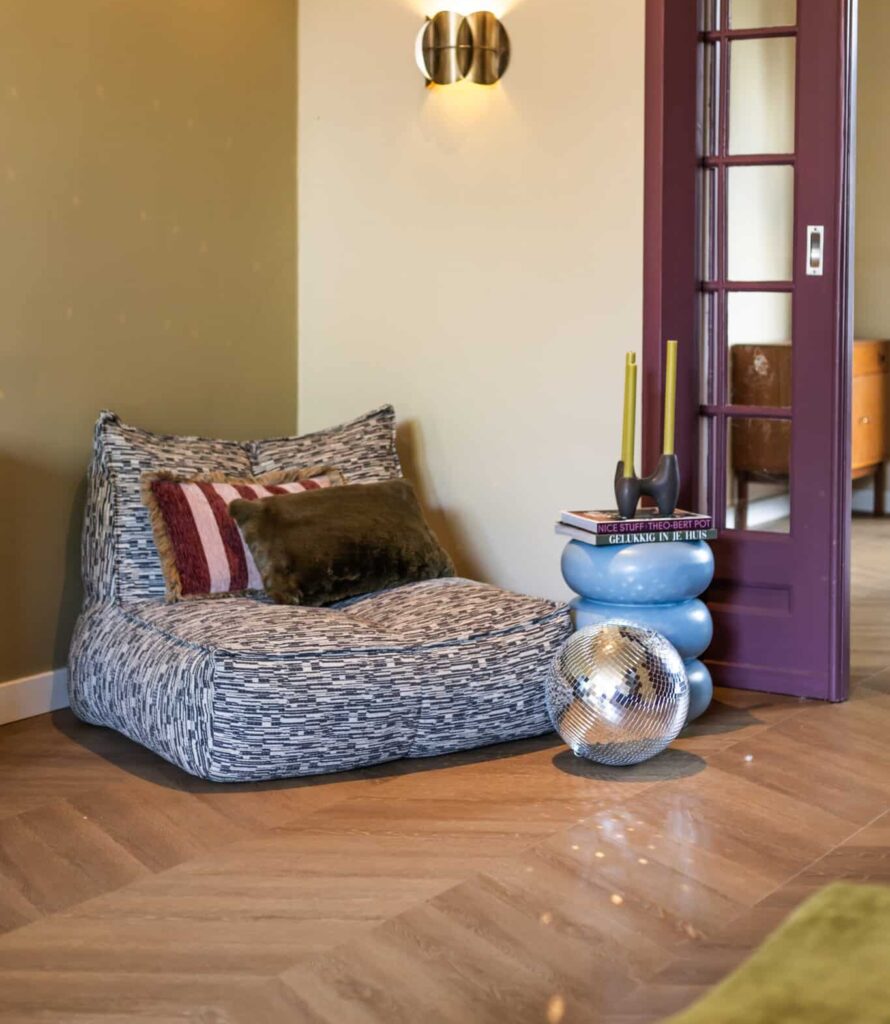 Hongaarse punt vtwonen sun kissed PVC vloer van Stile Floors – warme houtlook voor huiselijke ruimtes.