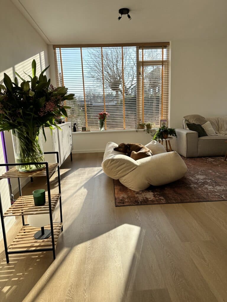 PVC stroken Vivian warm bruin eiken