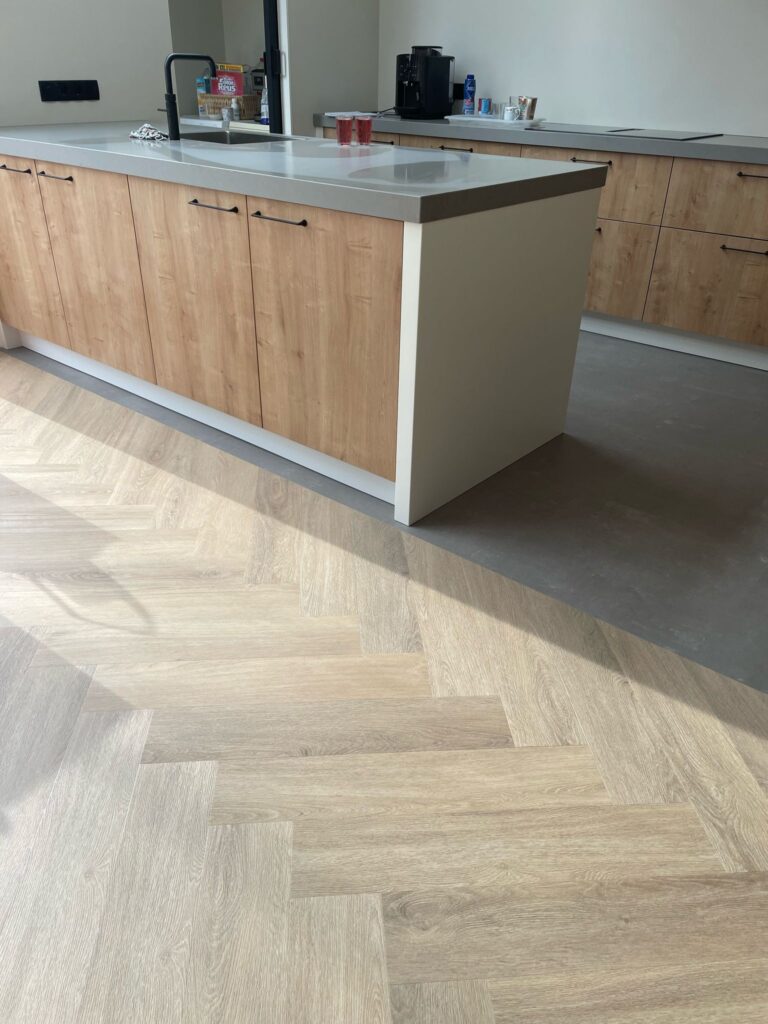 Vivian beige eiken XL visgraat en real taupe