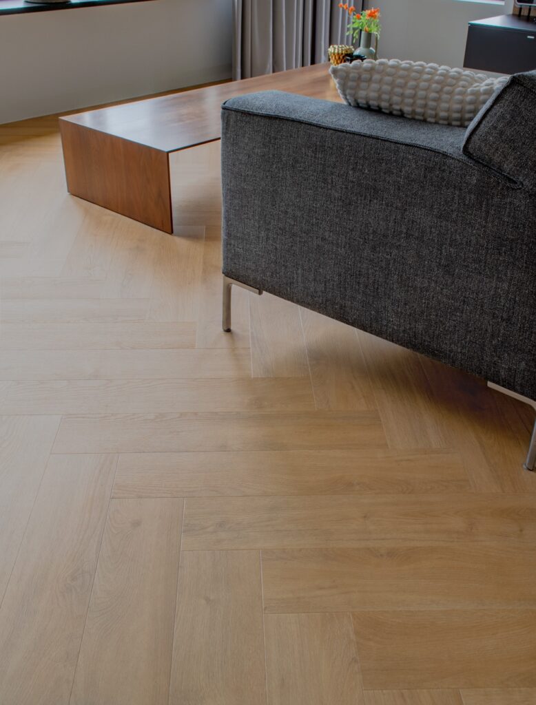 Sophia warm bruin eiken PVC visgraat vloer