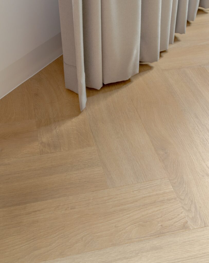 Sophia warm bruin eiken PVC visgraat vloer