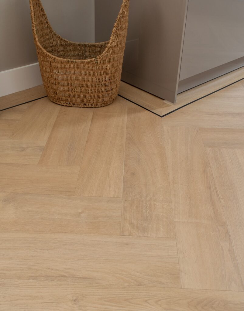 Sophia warm bruin eiken PVC visgraat vloer