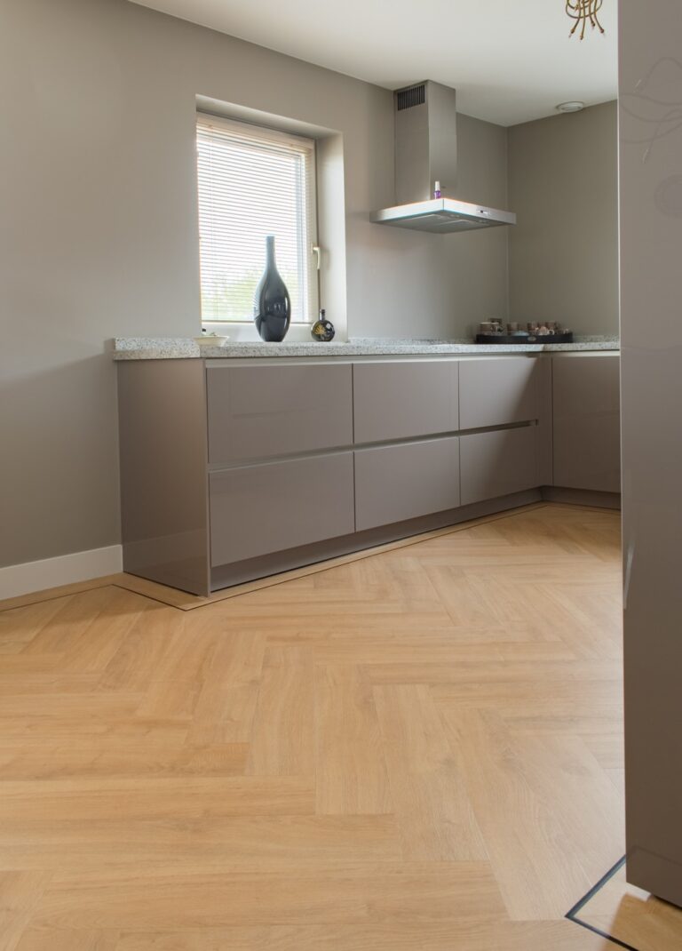 Sophia warm bruin eiken PVC visgraat vloer